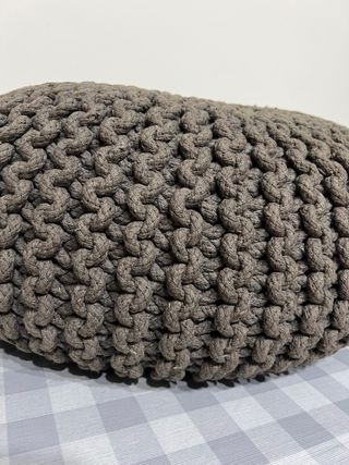 Pouf poggiapiedi lavorato a maglia
