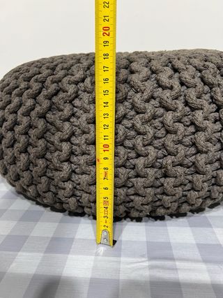 Pouf poggiapiedi lavorato a maglia