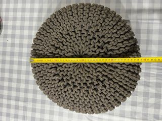 Pouf poggiapiedi lavorato a maglia