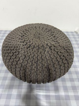 Pouf poggiapiedi lavorato a maglia
