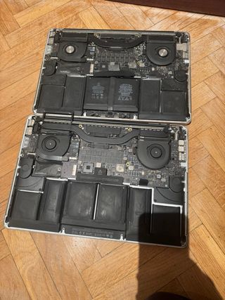 Dos MacBook Pro Apple