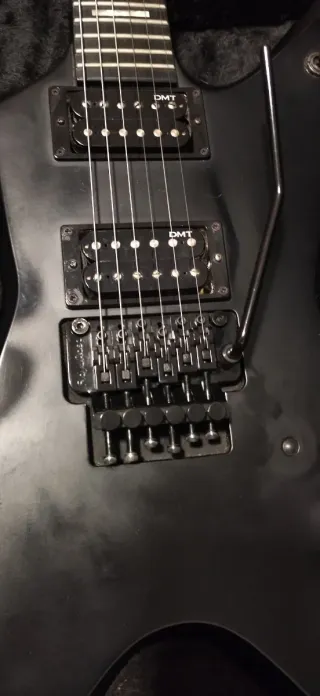 Guitarra Dean ML Modifier com estojo oficial