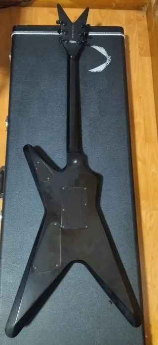 Guitarra Dean ML Modifier com estojo oficial