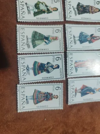 Lote 14 sellos España trajes populares