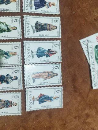 Lote 14 sellos España trajes populares