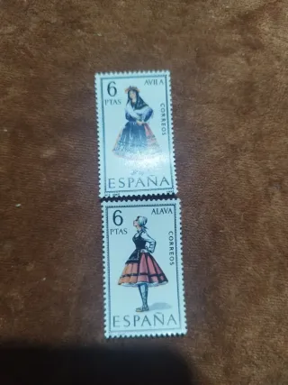 Lote 14 sellos España trajes populares