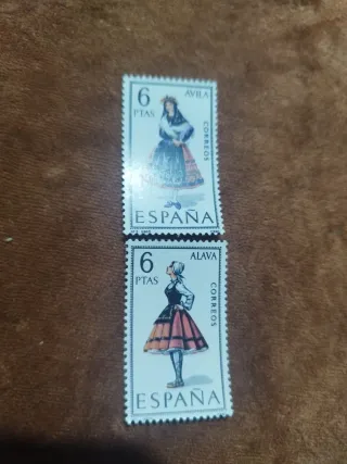 Lote 14 sellos España trajes populares