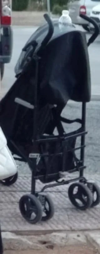 Minicuna gris con ruedas y cesta