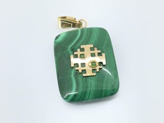 colgante oro 14k con piedra con malaquita
