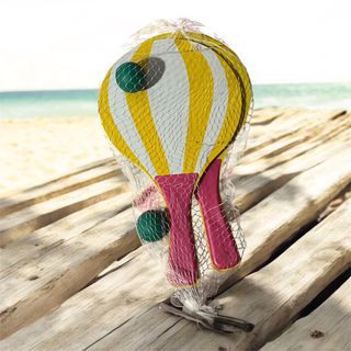 Raquetas de playa con pelotas