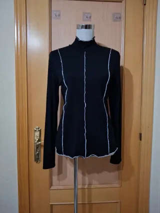 Top Desigual Negro Costuras Blancas