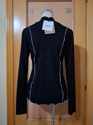 Top Desigual Negro Costuras Blancas
