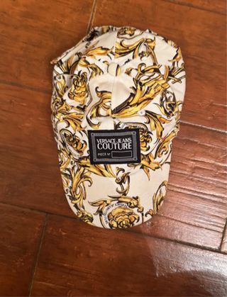 Chapéu Versace Jeans Couture Estampado Dourado