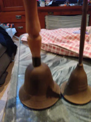 Antiche campanelle in metallo