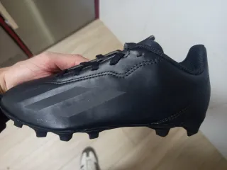 Botas de fútbol Adidas para niño talla 34 nuevas