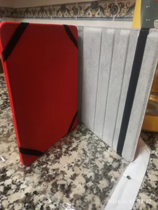 Funda para tablet roja Ha. Estrenar