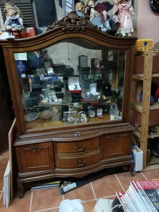 Vitrina expositor de castaño con cristal espejo