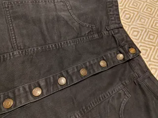 Falda vaquera negra con botones