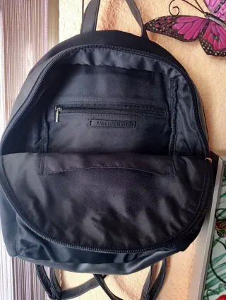 Mochila azul marino para mujer.