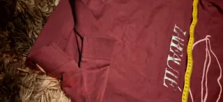 Sudadera rosa con labios plateados Talla S