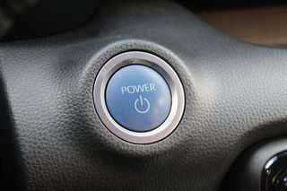 Mazda 2 1.5 85 kW (116 CV) CVT Centre-line