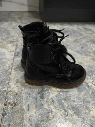 Botas Negras Charol Talla 24