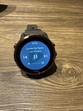 Reloj Suunto 7 Oro y Gris