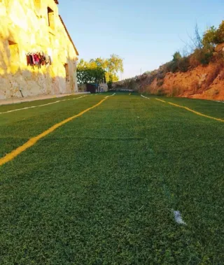CÉSPED ARTIFICIAL DÉ CAMPOS DÉ FUTBOL RECICLADOS