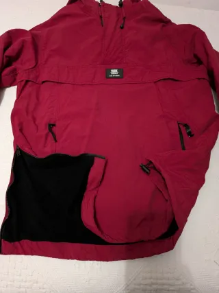 Anorak talla S, calentito, color Burdeos Hombre