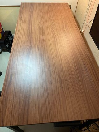 Mesa de oficina con cajonera y silla