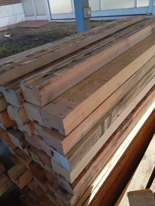 Vigas, listones, puntales, postes, palos de madera