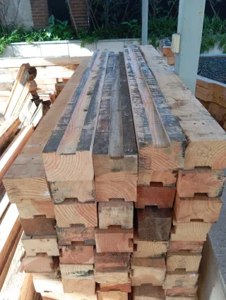 Vigas, listones, puntales, postes, palos de madera