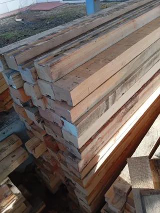 Vigas, listones, puntales, postes, palos de madera