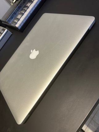 MacBook Pro Intel Core i7 2.5 GHz AMD Radeon