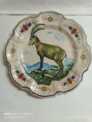 N° 4 piatti decorati con cervi e fiori
