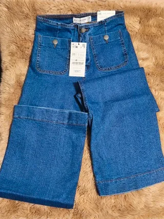 Pantalón acampanado Stradivarius Talla 38 y 36