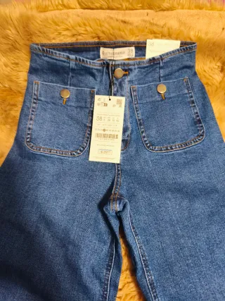 Pantalón acampanado Stradivarius Talla 38 y 36