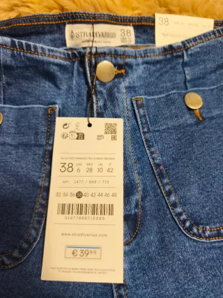 Pantalón acampanado Stradivarius Talla 38 y 36