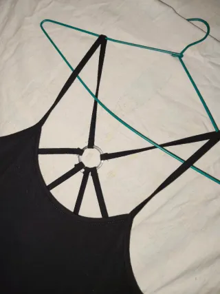 Vestido negro tirantes aro