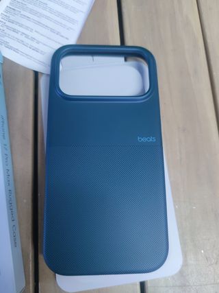 Apple Funda Rugged de Beats con MagSafe y Control de Cámara para el iPhone 17 Pro Max – Azul rocoso