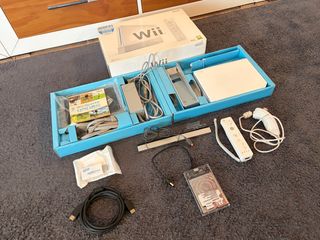 Wii, mandos y +100juegos.