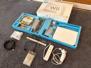 Wii, mandos y +100juegos.
