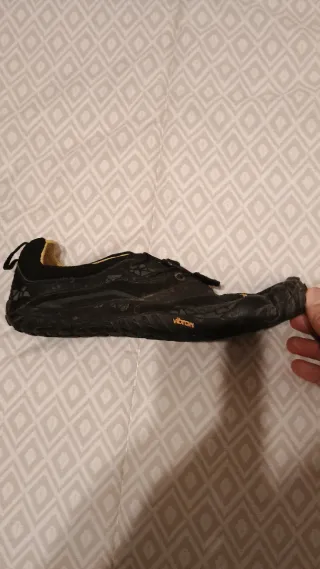 Zapatillas Vibram FiveFingers Negras REGALO CALCET