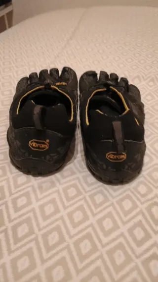 Zapatillas Vibram FiveFingers Negras REGALO CALCET