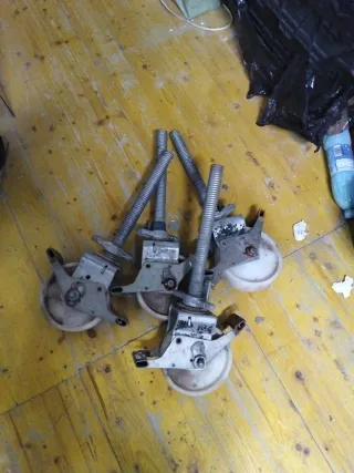 4 Ruedas para Andamio el precio de cada una 40 €