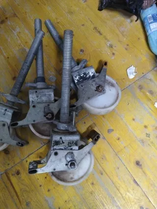 4 Ruedas para Andamio el precio de cada una 40 €
