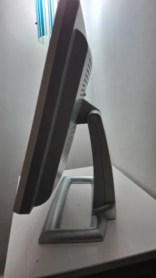 Monitor LG Flatron LCD 508LM Blanco