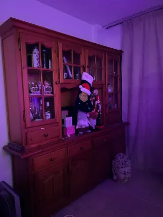 Mueble Comedor Madera y Cristal está nuevo.