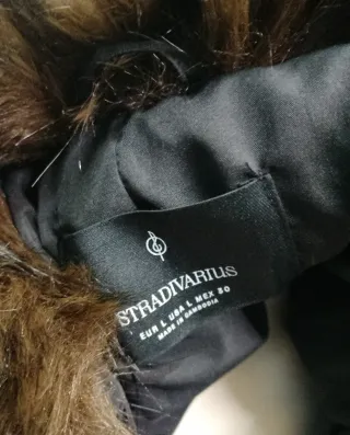 Chaquetón de pelo marrón y negro