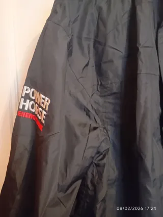 Chaqueta impermeable unisex con capucha